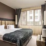 Хотел орес бутик 5*