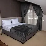 Хотел орес бутик 5*